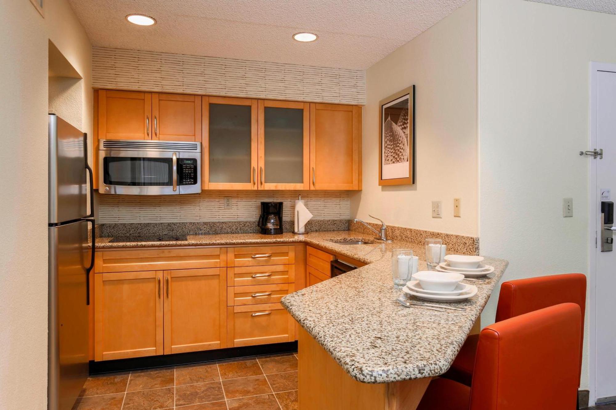 Residence Inn Bakersfield Hotel 3*